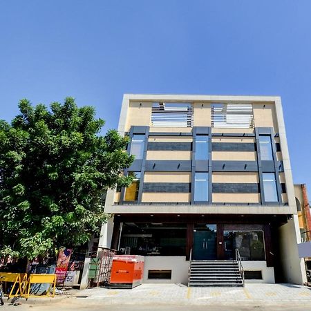 Oyo 70930 The Moon Hotel Asansol Bagian luar foto