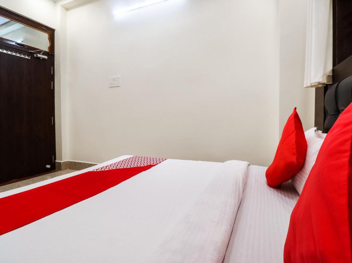 Oyo 70930 The Moon Hotel Asansol Bagian luar foto