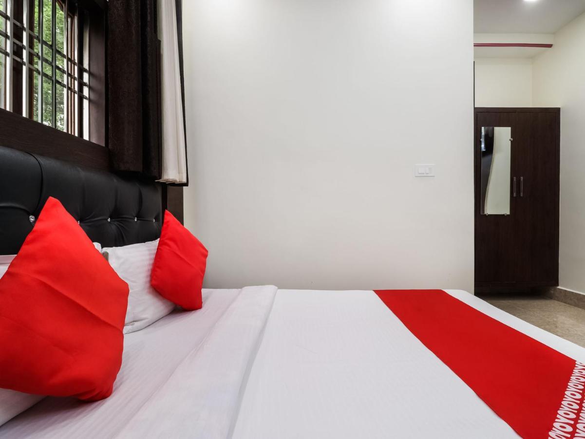 Oyo 70930 The Moon Hotel Asansol Bagian luar foto