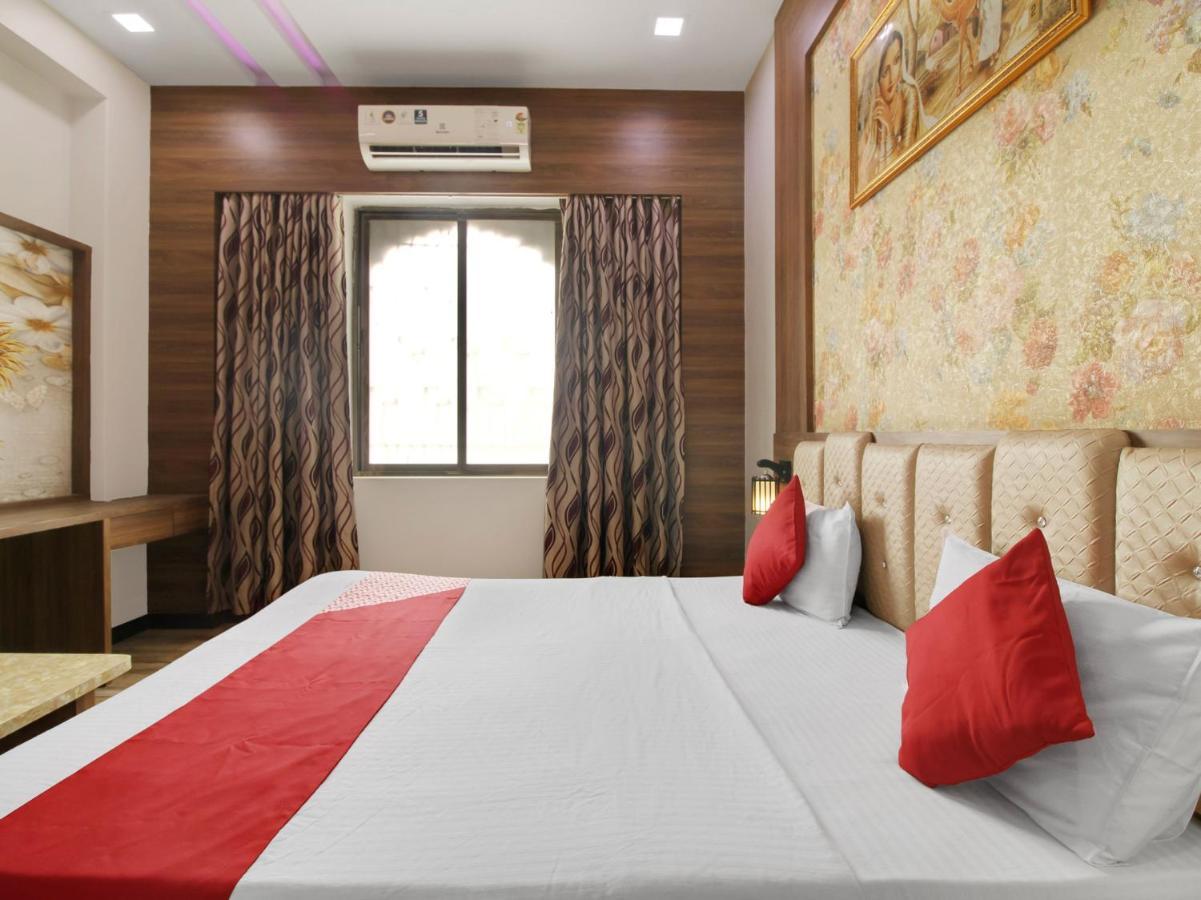 Oyo 70930 The Moon Hotel Asansol Bagian luar foto