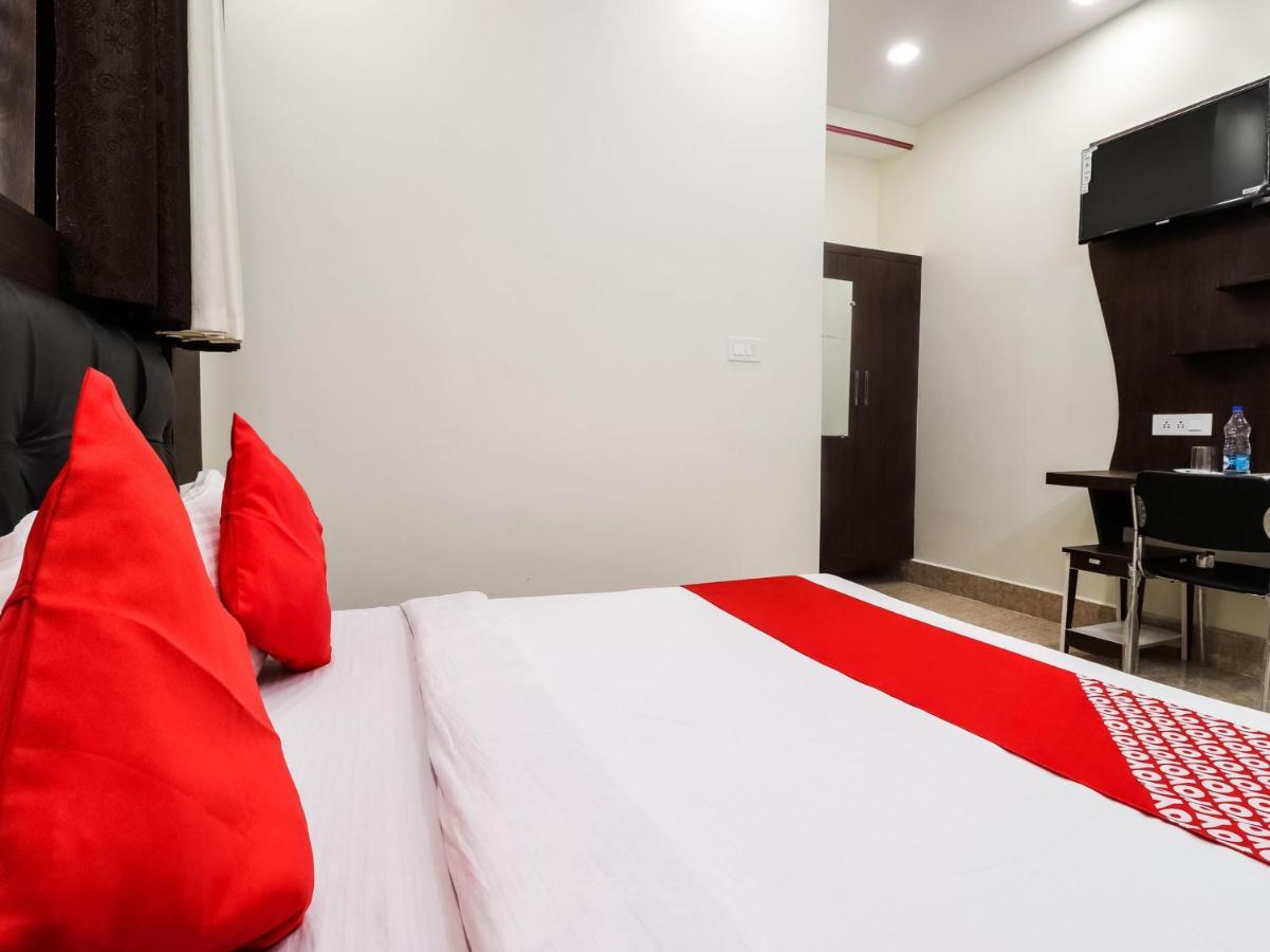 Oyo 70930 The Moon Hotel Asansol Bagian luar foto