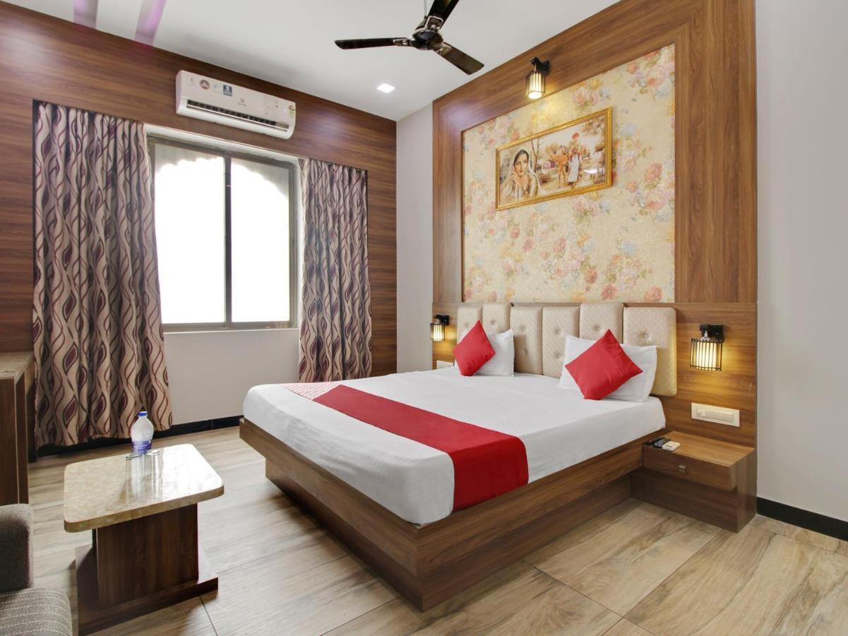 Oyo 70930 The Moon Hotel Asansol Bagian luar foto